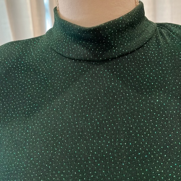 Susan Roselli for Vijack. Emerald color evening gown. Open back long sleeves - Picture 4 of 16